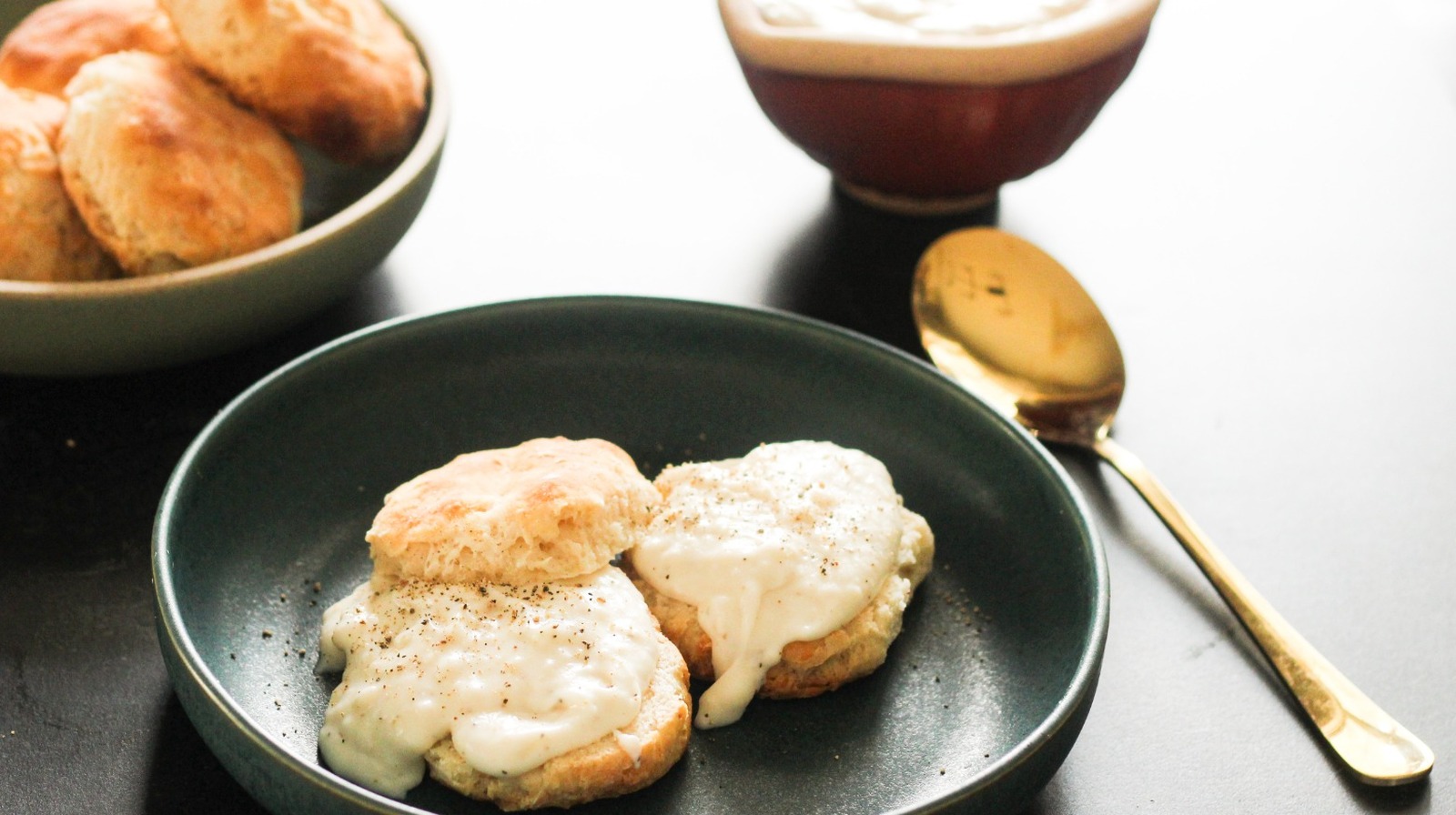 bacon-milk-gravy-for-biscuits-recipe